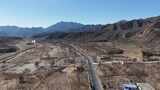 航拍山间蜿蜒公路高清在线视频素材下载
