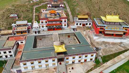 航拍青海湖海北州海晏县白佛寺和佛海寺佛教视频素材模板下载