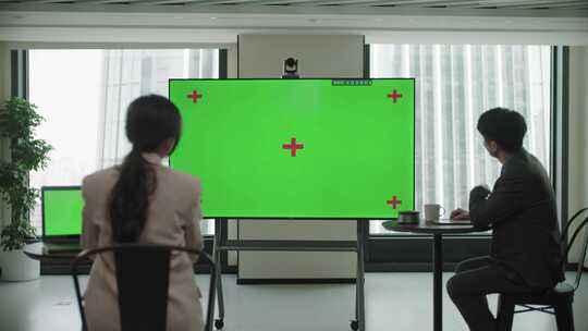 实拍大屏绿幕远程会议视频素材模板下载