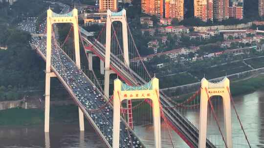 航拍重庆鹅公岩大桥的光影车流视频素材模板下载