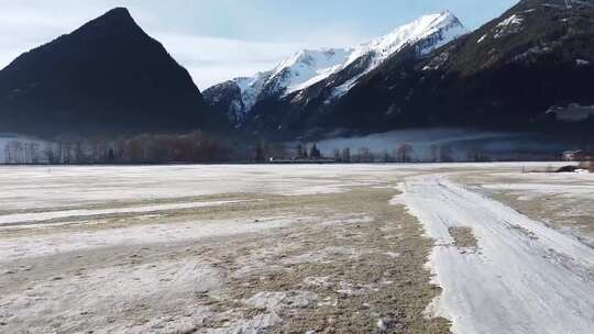 航拍冬季山脉道路冰雪风景