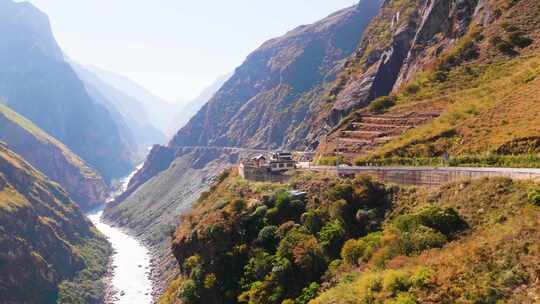 香格里拉虎跳峡金沙江大峡谷