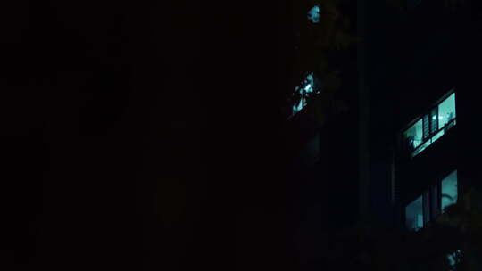 夜晚小区居民楼住宅楼灯光