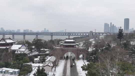 武汉航拍雪景古建筑铁门关晴川阁长江大桥