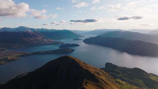 新西兰南岛Roys Peak山顶航拍 山川湖泊