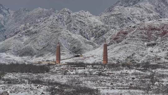 贺兰山雪景拜寺口双塔01