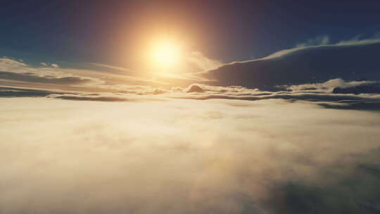 表面雾上的日落。南极洲空中飞行
