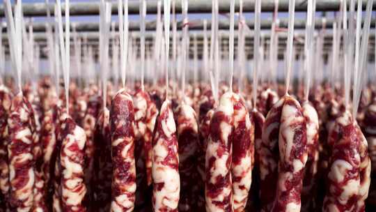晾晒香肠腊肠制作新年春节传统肉制品年货视频素材模板下载