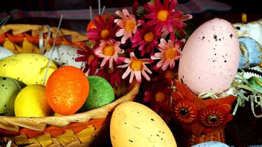 复活节彩蛋和其他装饰品