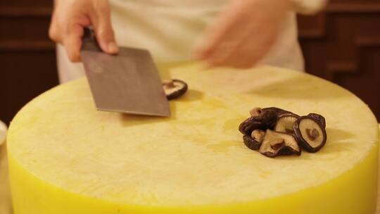 厨师切香菇 (1)视频素材模板下载