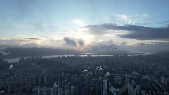 城市清晨云雾缭绕日出航拍