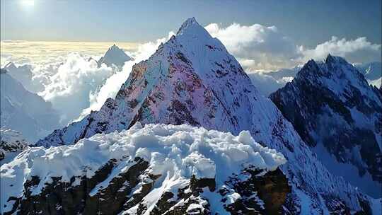 唯美雪山日照金山日出云海早晨清晨风景风光