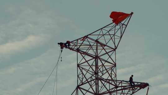 电力施工输电线路电塔高空作业