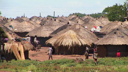 乌干达北部传统村庄或难民营的朗肖特视频素材模板下载