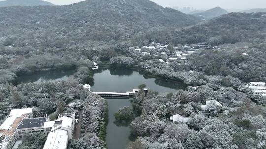 航拍西湖大雪