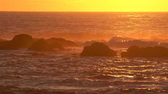 4K加州海岸日落；蒙特雷湾，美国。视频素材模板下载