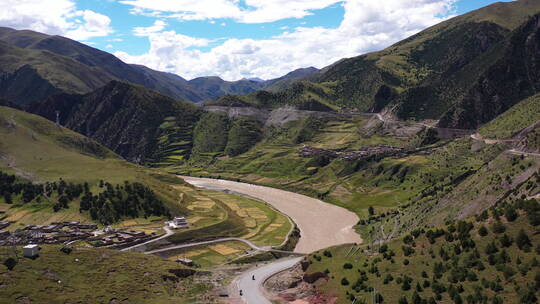 西藏 317川藏北线 那曲市 乃秀村高原 旅行视频素材模板下载