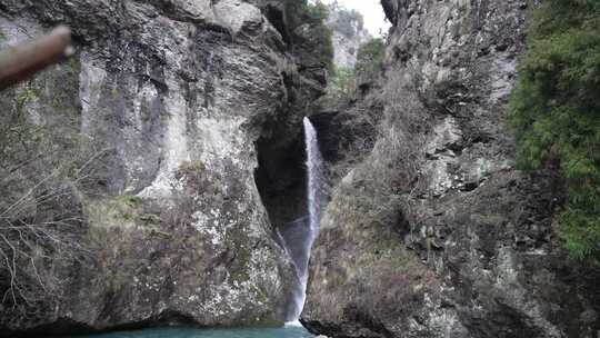 山上流水