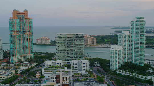 迈阿密水边建筑物的鸟瞰图
