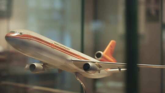 宁波帮博物馆内港龙航空的飞机模型