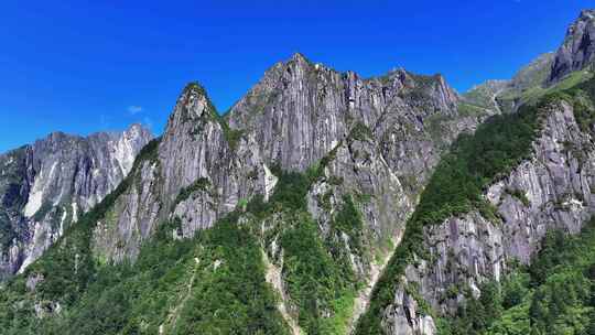 航拍四川甘孜磨西镇燕子沟高山峡谷风光