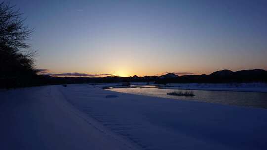 冬季冰雪河流日出日落延时摄影