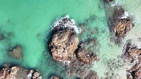 航拍礁石海水海浪