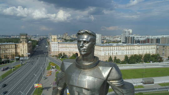 航拍莫斯科加加林广场的纪念碑视频素材模板下载