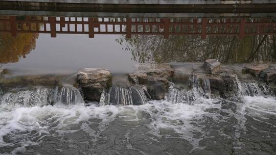 小河流水