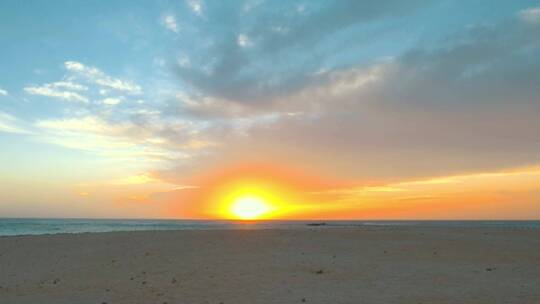 海滩边的日落