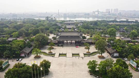 东莞粤晖园门头高空缓推前进