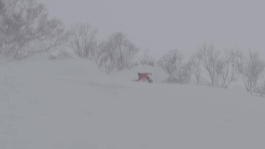 冬季雪山单板滑雪运动