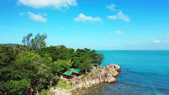 日间空中旅行拍摄的白色沙滩天堂海滩和蓝色大海背景在彩色