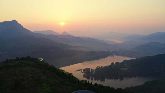 济南南部山区航拍百丈崖水库 水库山区 日出