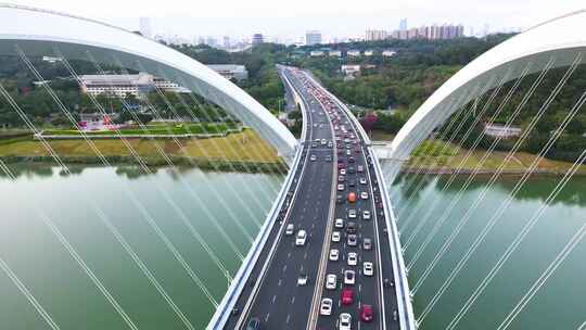 南宁大桥人流车流堵车桥梁设计道路交通