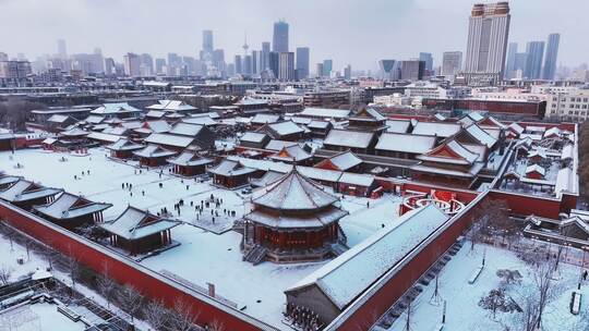 沈阳故宫冬季下雪航拍4K城市风景