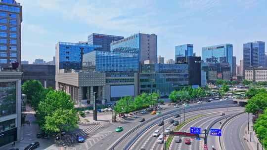 现代化城市高楼与街道景象