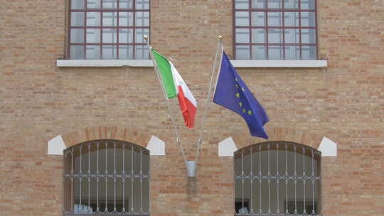 意大利国旗和欧洲国旗