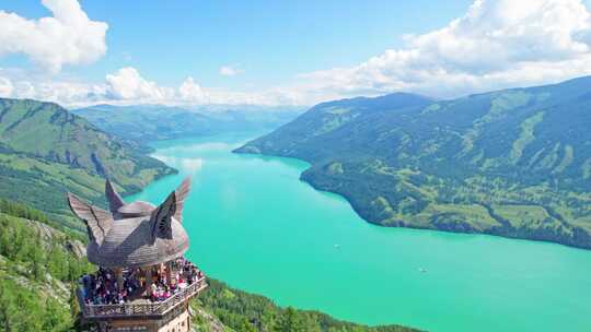 新疆北疆阿勒泰喀纳斯湖观鱼台夏天风景航拍