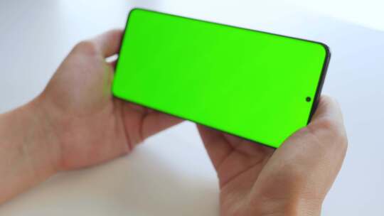 玩手机 玩手机绿屏玩电子产品