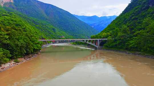 保山龙陵滇缅路遗址红松段红旗桥惠通桥航拍视频素材模板下载