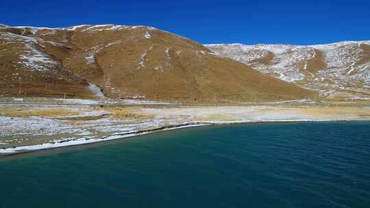 航拍西藏冬季羊卓雍措羊湖纳木错湖水与雪山