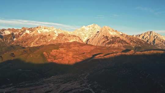 航拍云南玉龙雪山