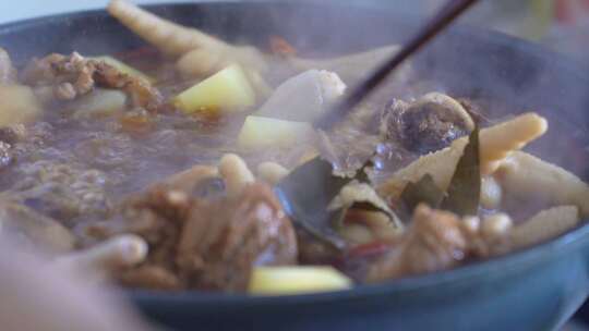 家常菜炖鸡爪烹饪