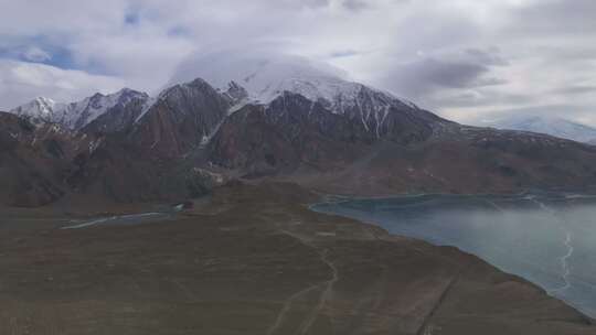 新疆喀什阿克陶塔县白沙湖喀喇昆仑山脉航拍