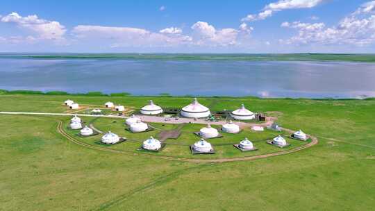 呼和诺尔湖畔的蒙古包