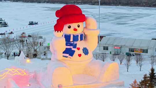 中国黑龙江哈尔滨外滩码头大雪人航拍