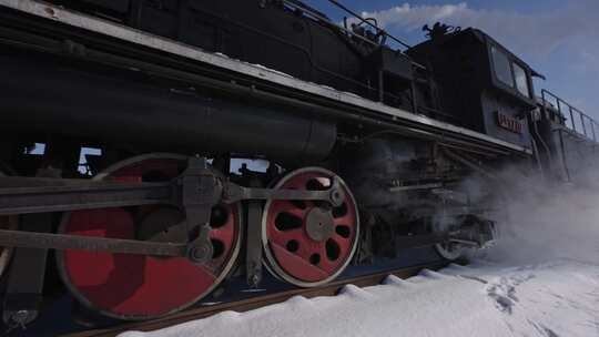 一辆蒸汽老火车驶过视频素材模板下载