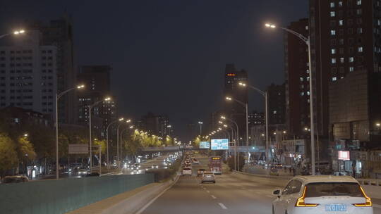 北京国贸三环夜景 汽车行驶在三环国贸