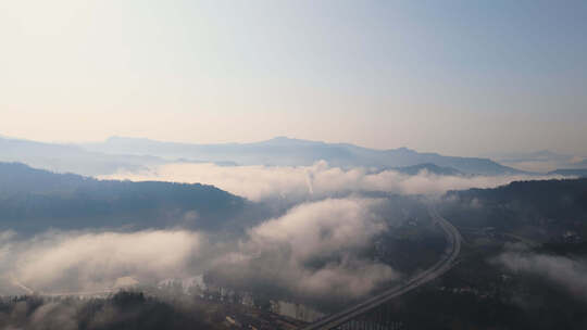 清晨大山云雾航拍